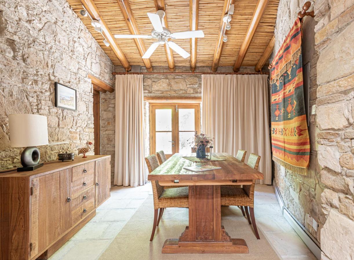 The Carob Tree Villa - Rustic Luxury Home With Access To Pool And Restaurant لارنكا المظهر الخارجي الصورة