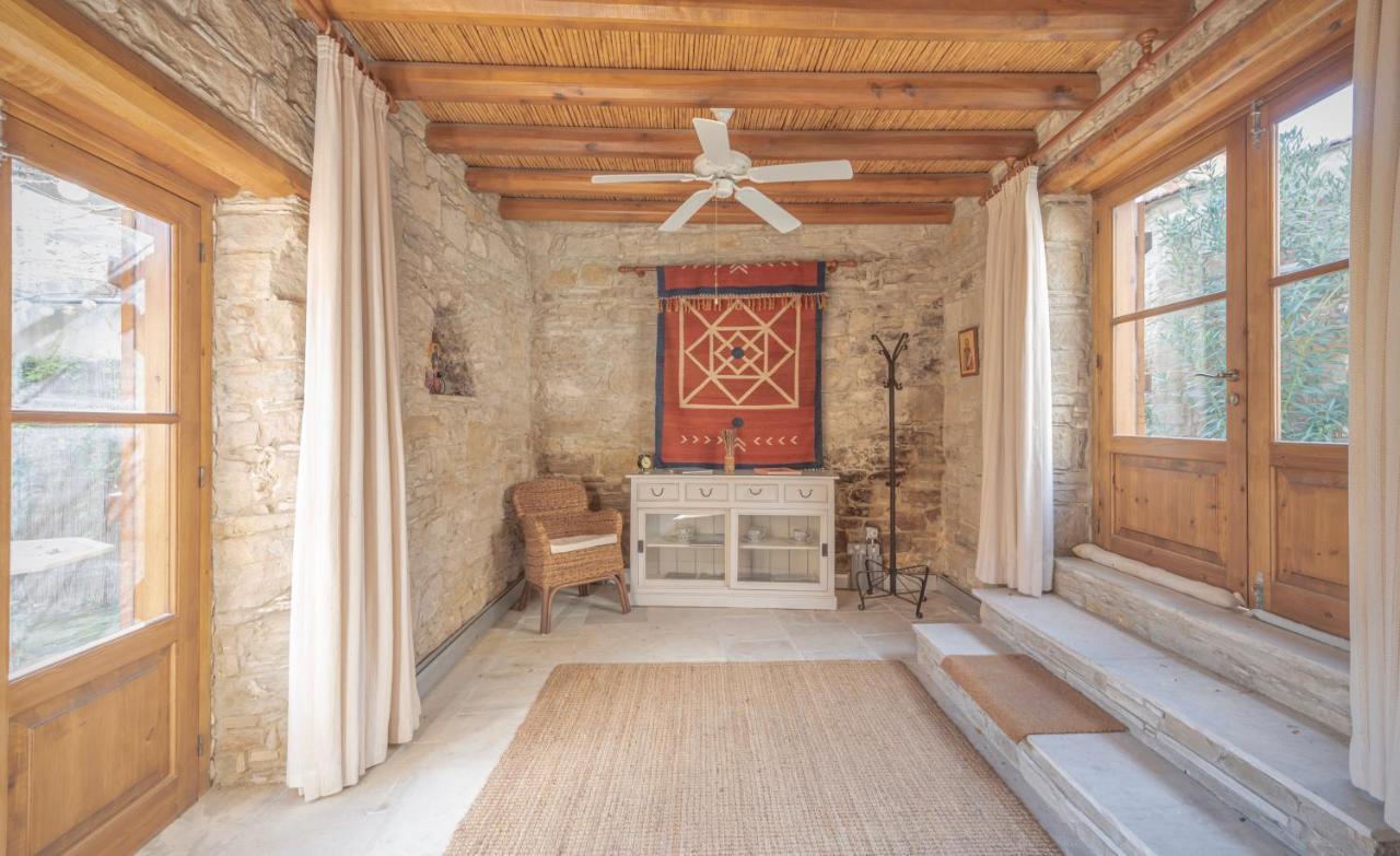 The Carob Tree Villa - Rustic Luxury Home With Access To Pool And Restaurant لارنكا المظهر الخارجي الصورة