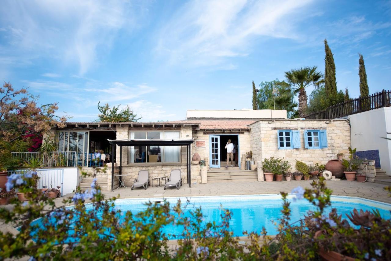 The Carob Tree Villa - Rustic Luxury Home With Access To Pool And Restaurant لارنكا المظهر الخارجي الصورة